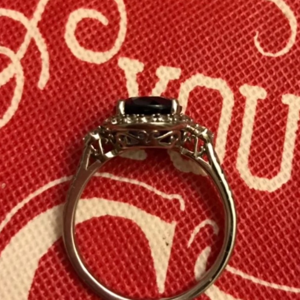Blue sapphire ring